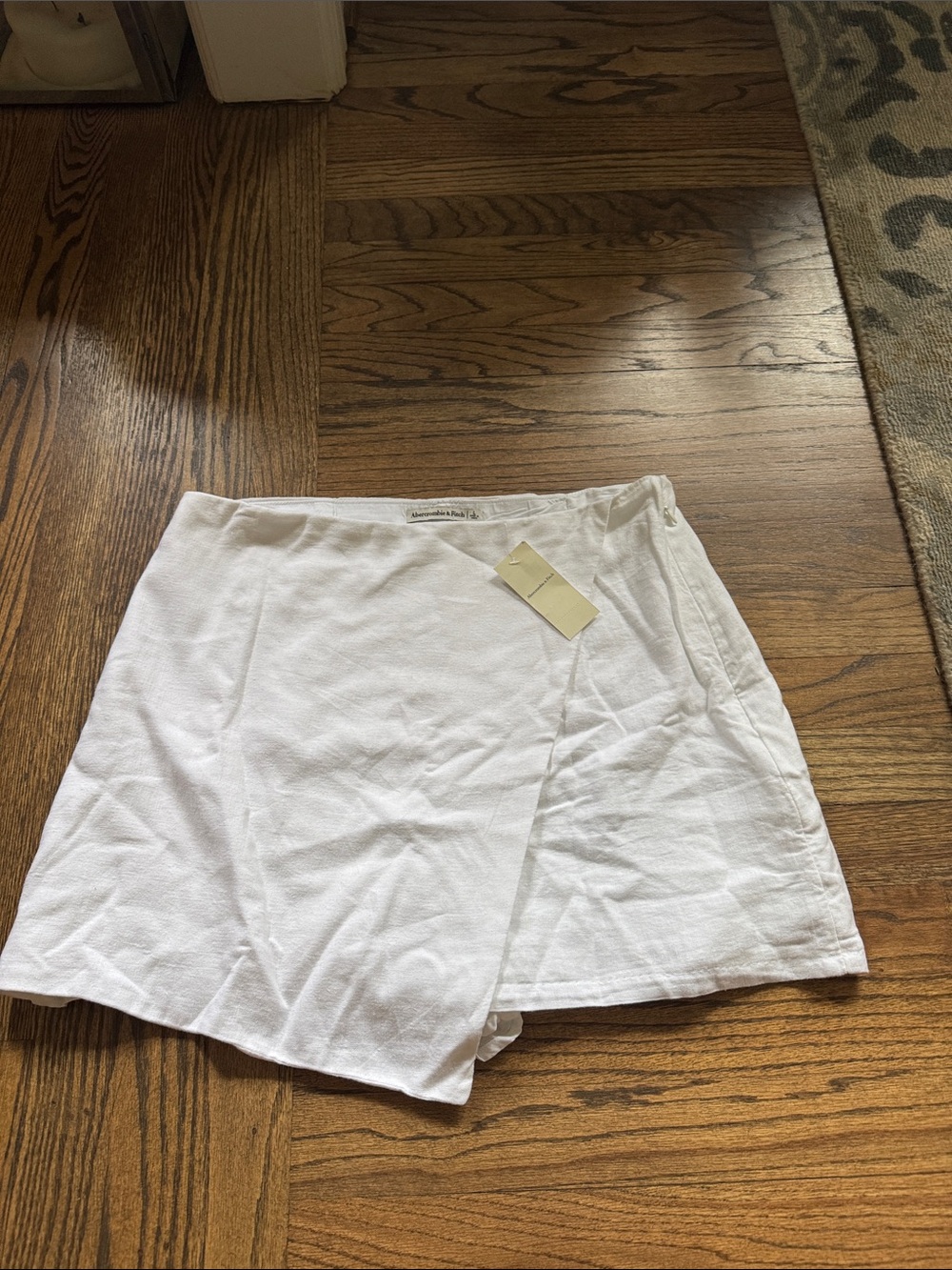 Abercrombie & Fitch White Wrap Skort NWT